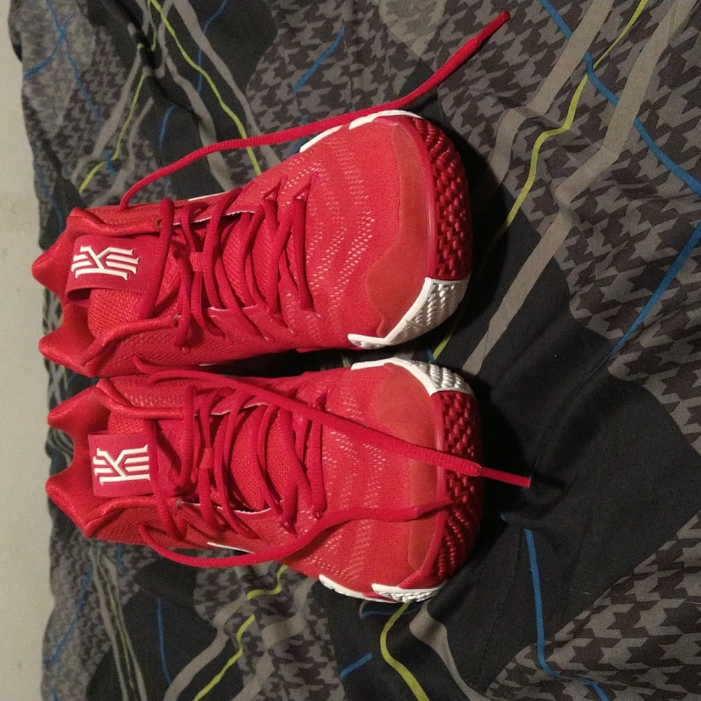 Kyrie 4
